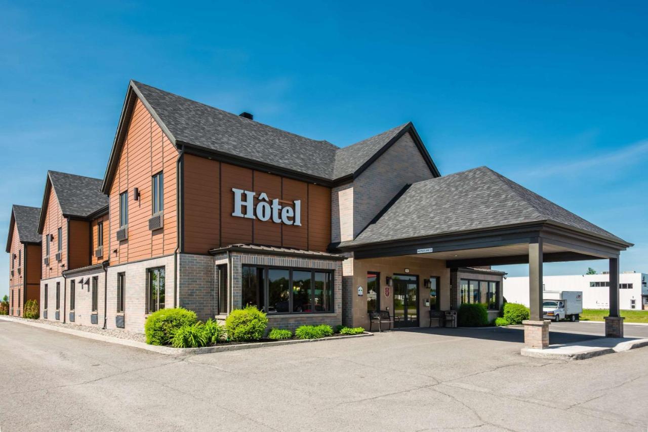 Econo Lodge Inn & Suites Saint Apollinaire Экстерьер фото