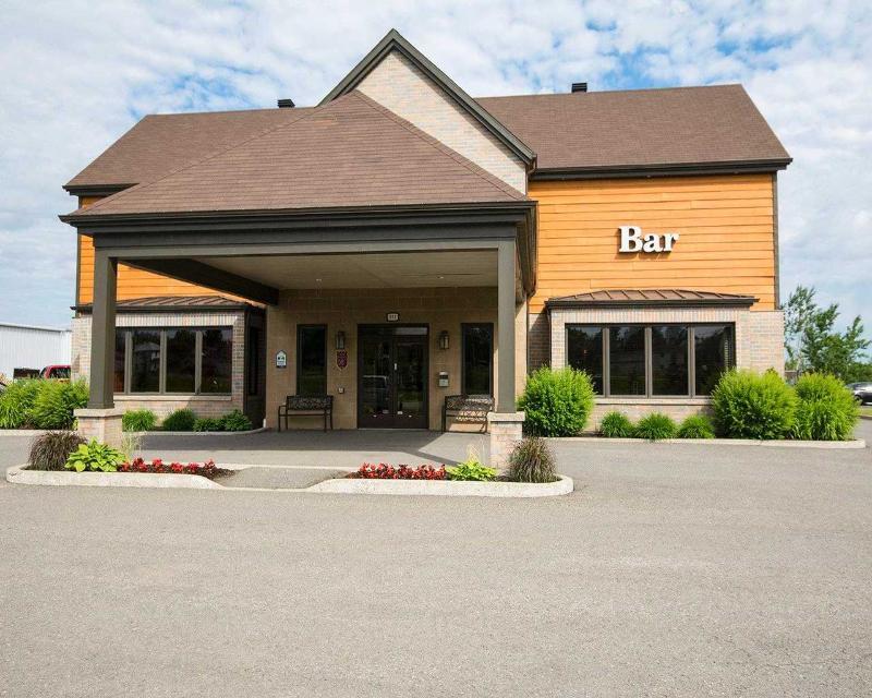 Econo Lodge Inn & Suites Saint Apollinaire Экстерьер фото