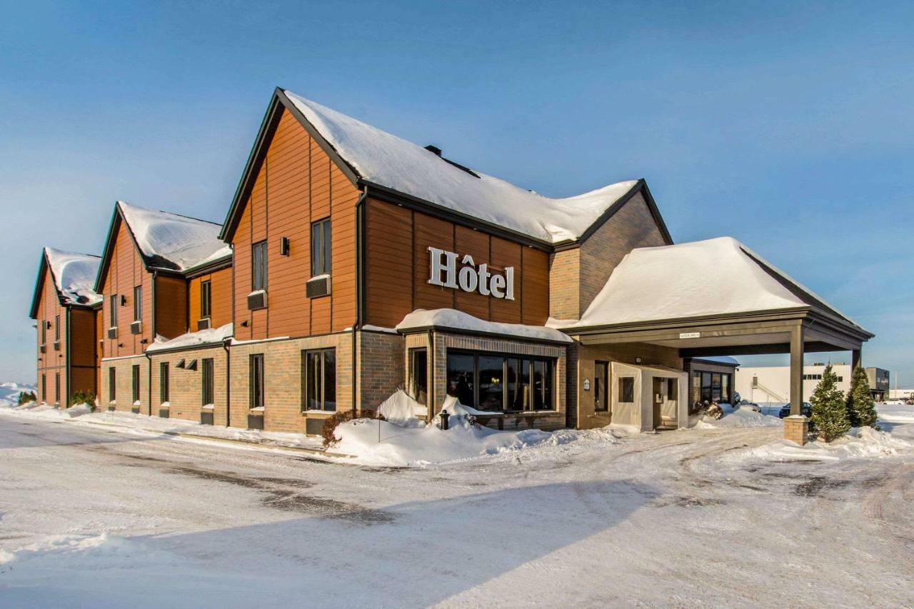Econo Lodge Inn & Suites Saint Apollinaire Экстерьер фото