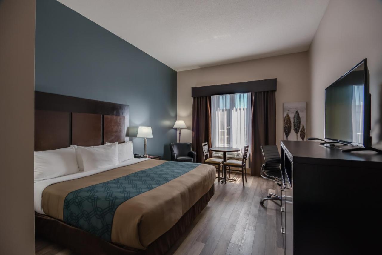 Econo Lodge Inn & Suites Saint Apollinaire Экстерьер фото