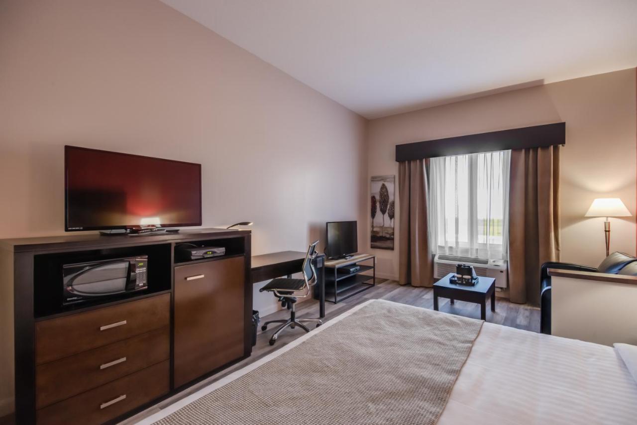 Econo Lodge Inn & Suites Saint Apollinaire Экстерьер фото